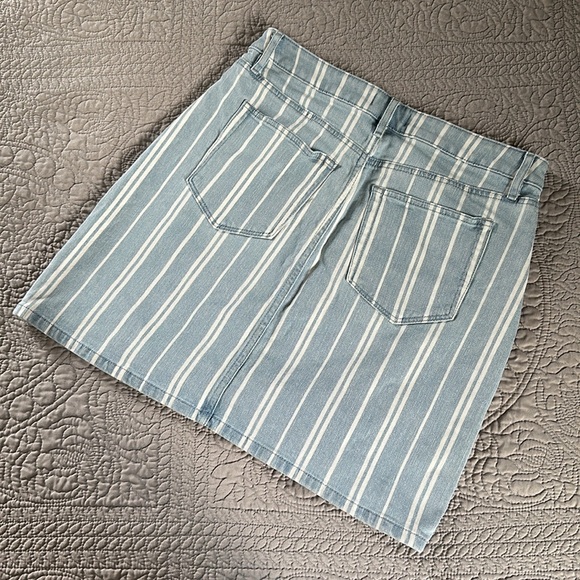 LOFT Denim Skirt - Picture 2 of 3